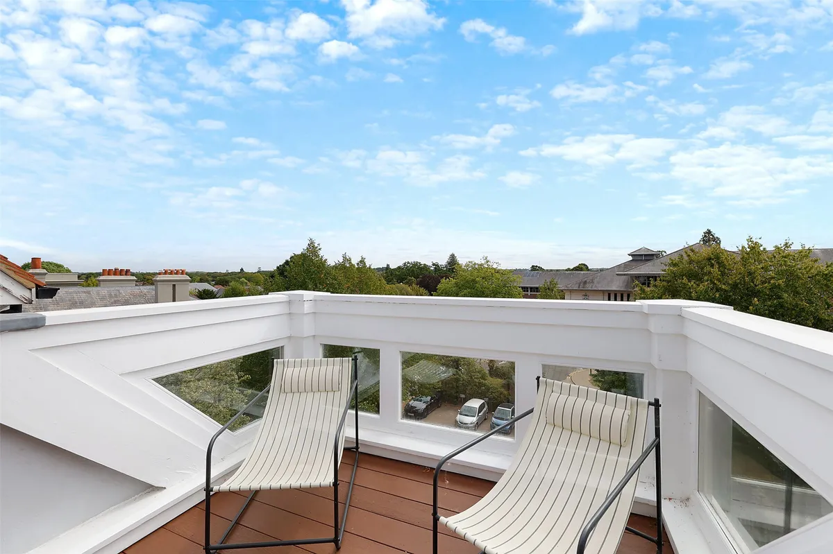 King Georges Walk, Esher, Surrey, KT10