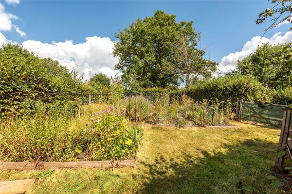 Logmore Green Cottages, Logmore Lane, RH4 photo 8