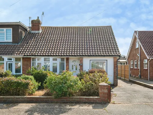 Freshfields Close, LANCINGphoto