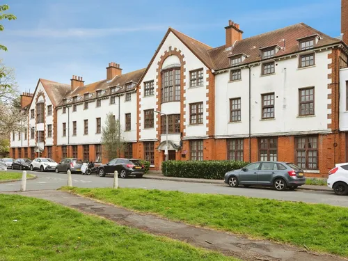 Brading Crescent, Londonphoto