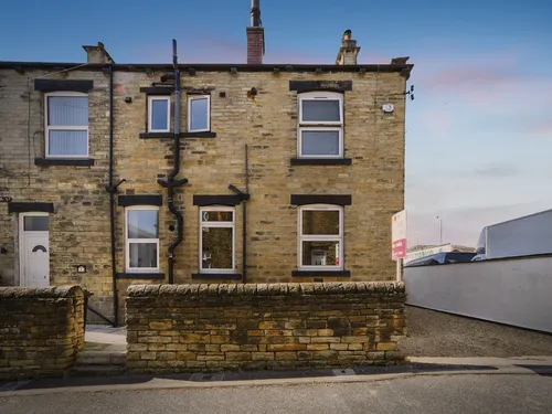 Laburnum Street, Farsley, Pudseyphoto