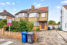 Monks Avenue, Barnet