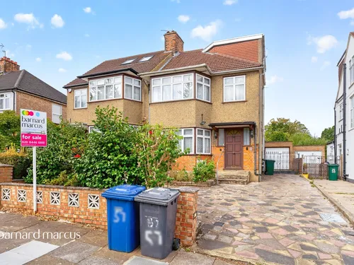 Monks Avenue, Barnetphoto