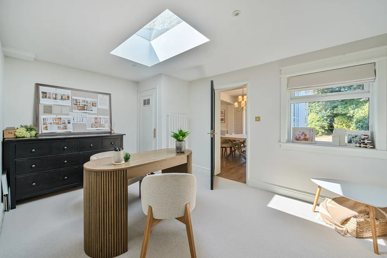 Russell Close, Tadworth, KT20 photo 12