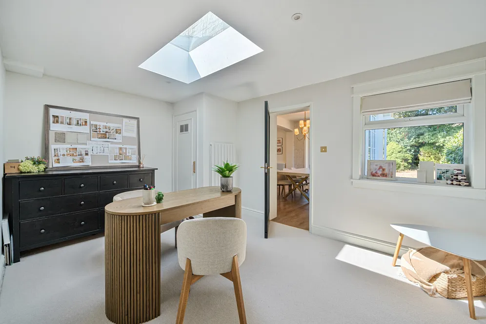 Russell Close, Tadworth, KT20 photo 12