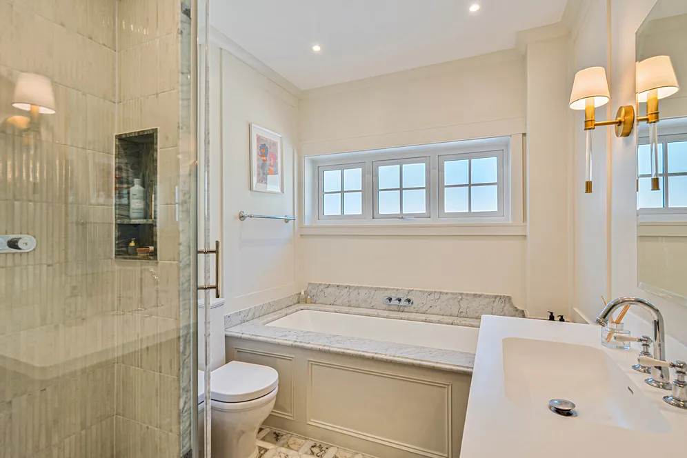 Russell Close, Tadworth, KT20 photo 20