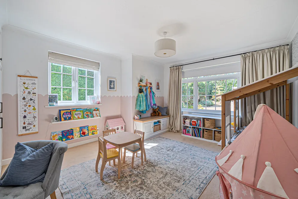 Russell Close, Tadworth, KT20 photo 22