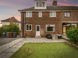 Woollin Avenue, Tingley, Wakefield thumb 2