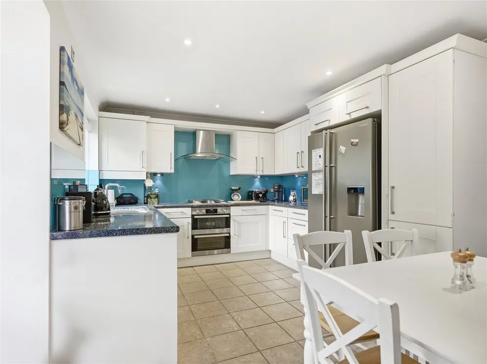 Property carousel item 9