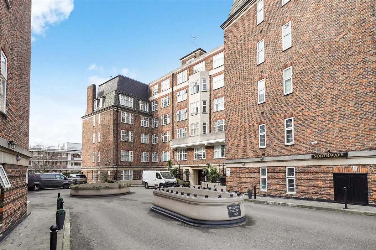 College Crescent, London, NW3