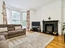 Sholebroke Avenue, Leeds thumb 3