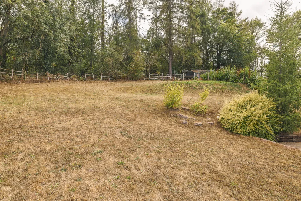Property carousel item 16