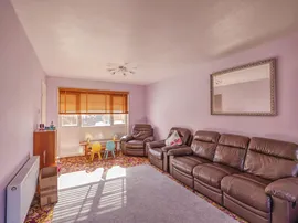 Curlew Gardens, Waterlooville thumb 2