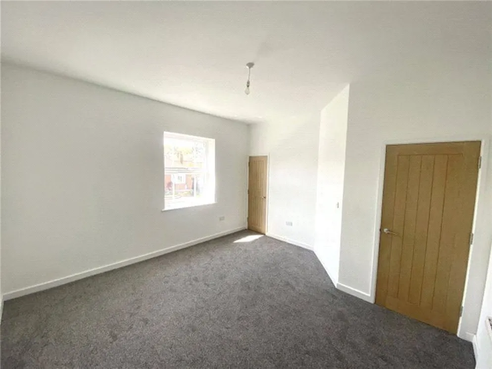 Property carousel item 6