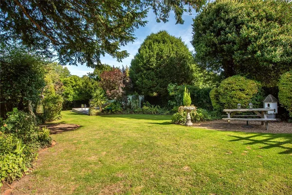 Brockham Green, Brockham, RH3 photo 5