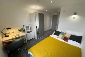 Main property image