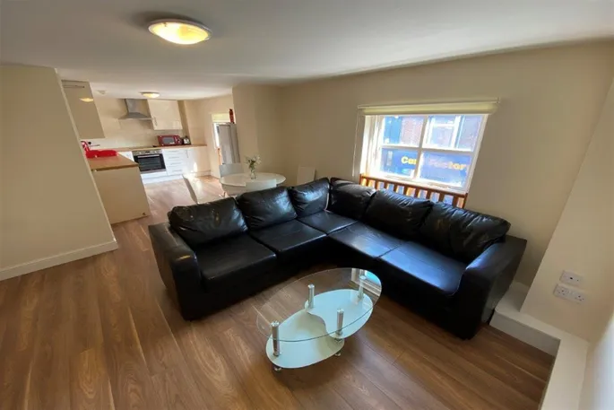 Property carousel image 3