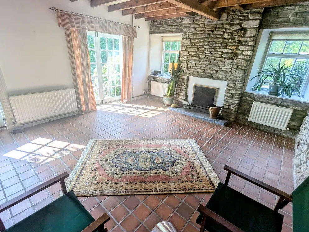 Property carousel item 4