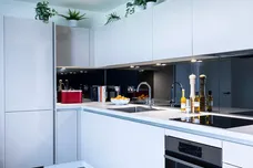 4 Fairfield Avenue Staines-upon-Thames TW18 photo 3