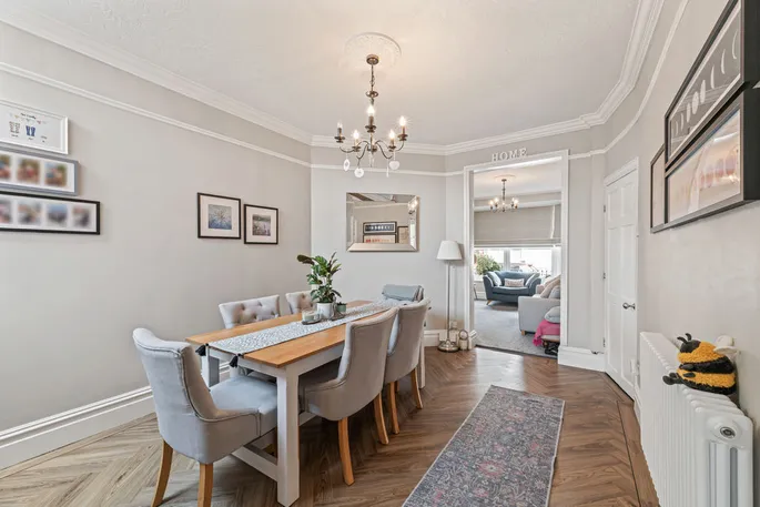 Property carousel image 3