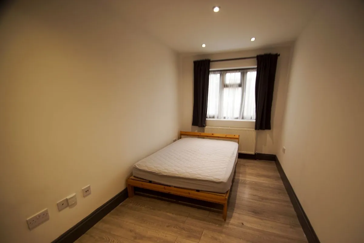 Crest Road, London, NW2