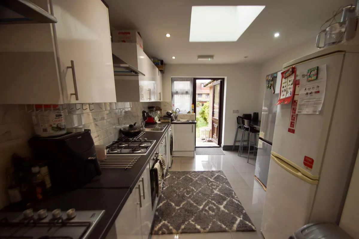Crest Road, London, NW2