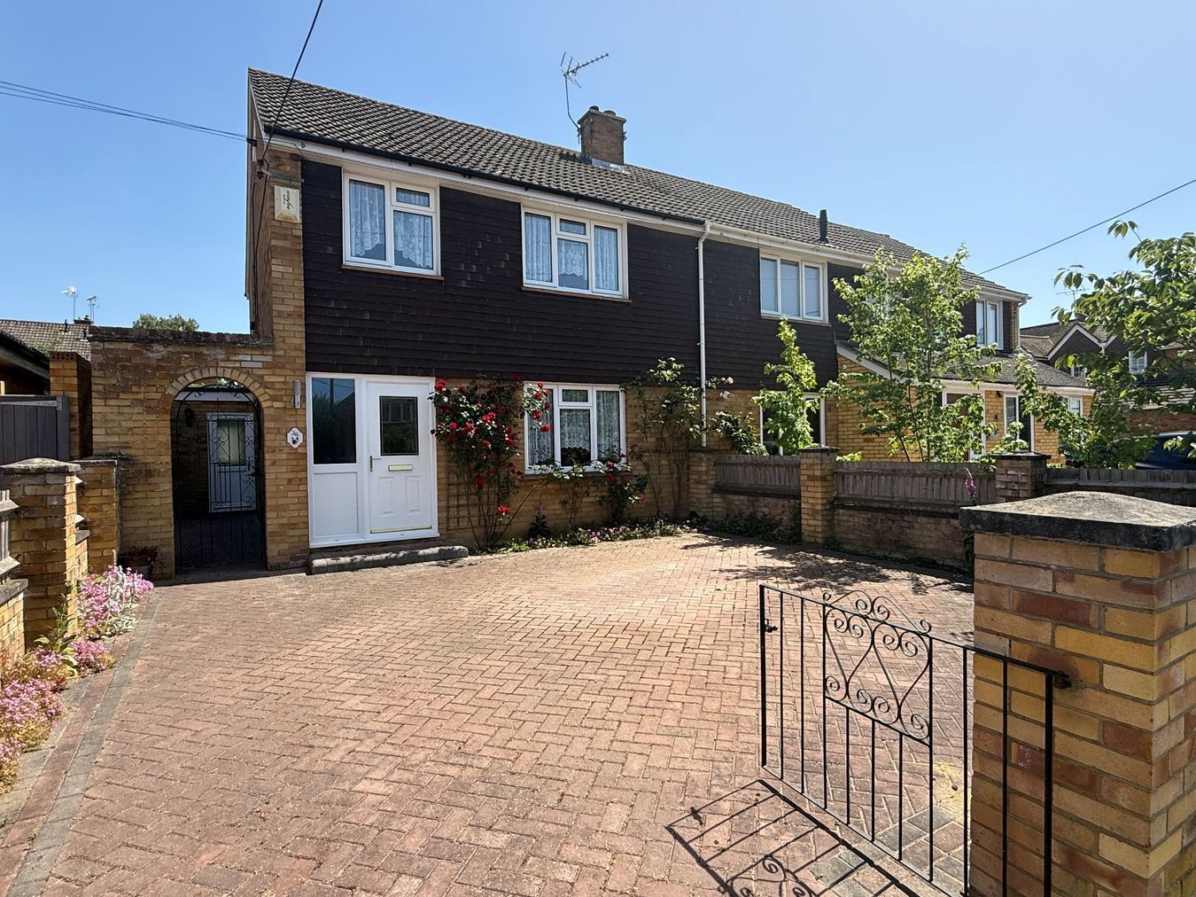 Roebuck Estate, Binfield, RG42 Image 1