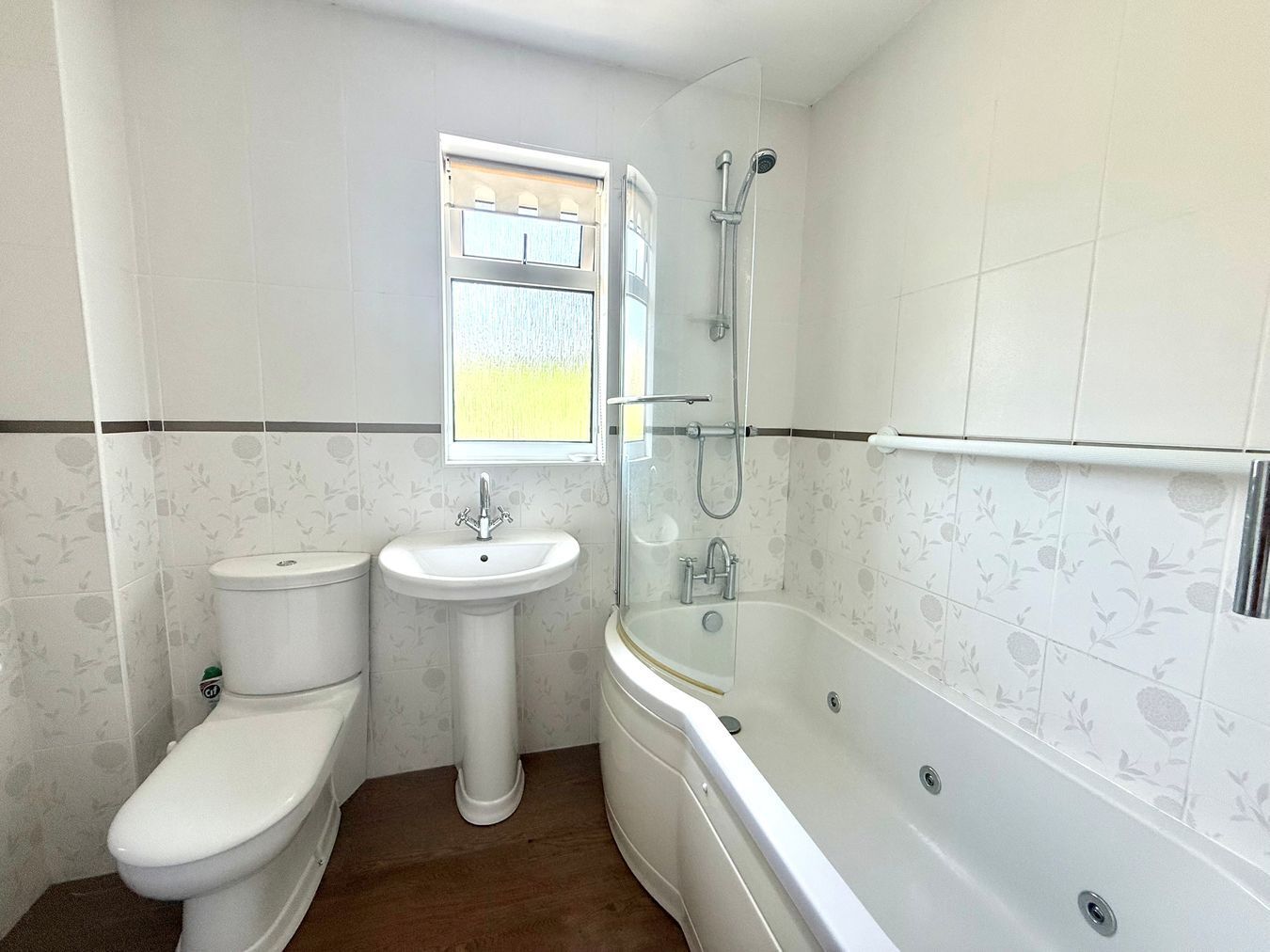 Roebuck Estate, Binfield, RG42 Image 6