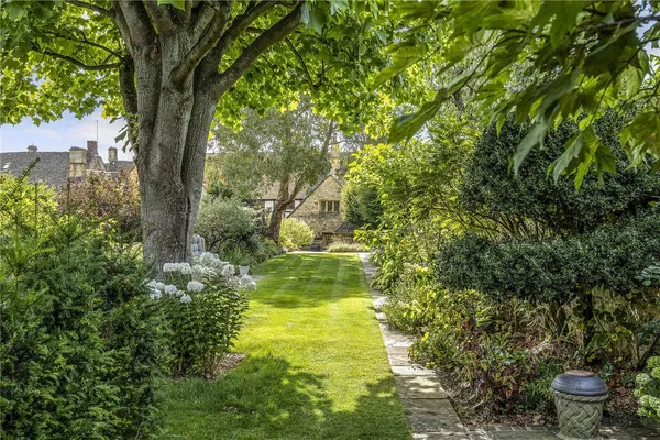 High Street, Chipping Campden, GL55 photo 3