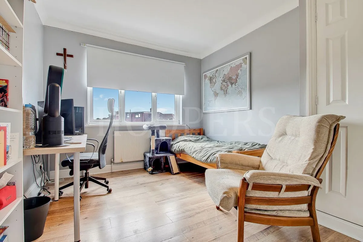 Cairnfield Avenue, London, NW2