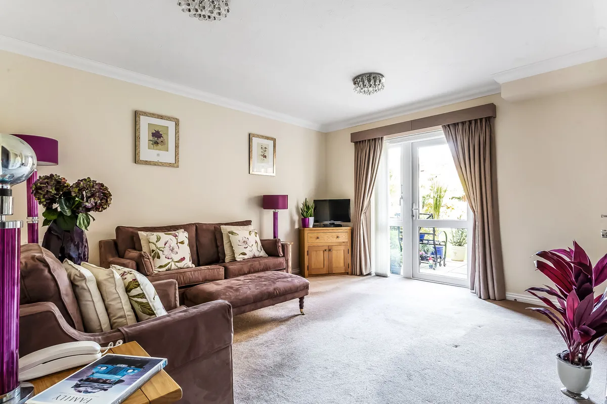 Kingston Avenue, Leatherhead, Surrey, KT22
