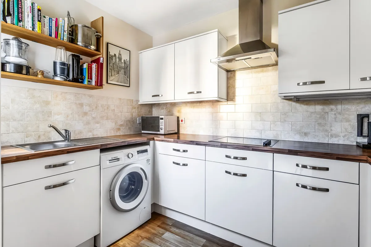 Kingston Avenue, Leatherhead, Surrey, KT22