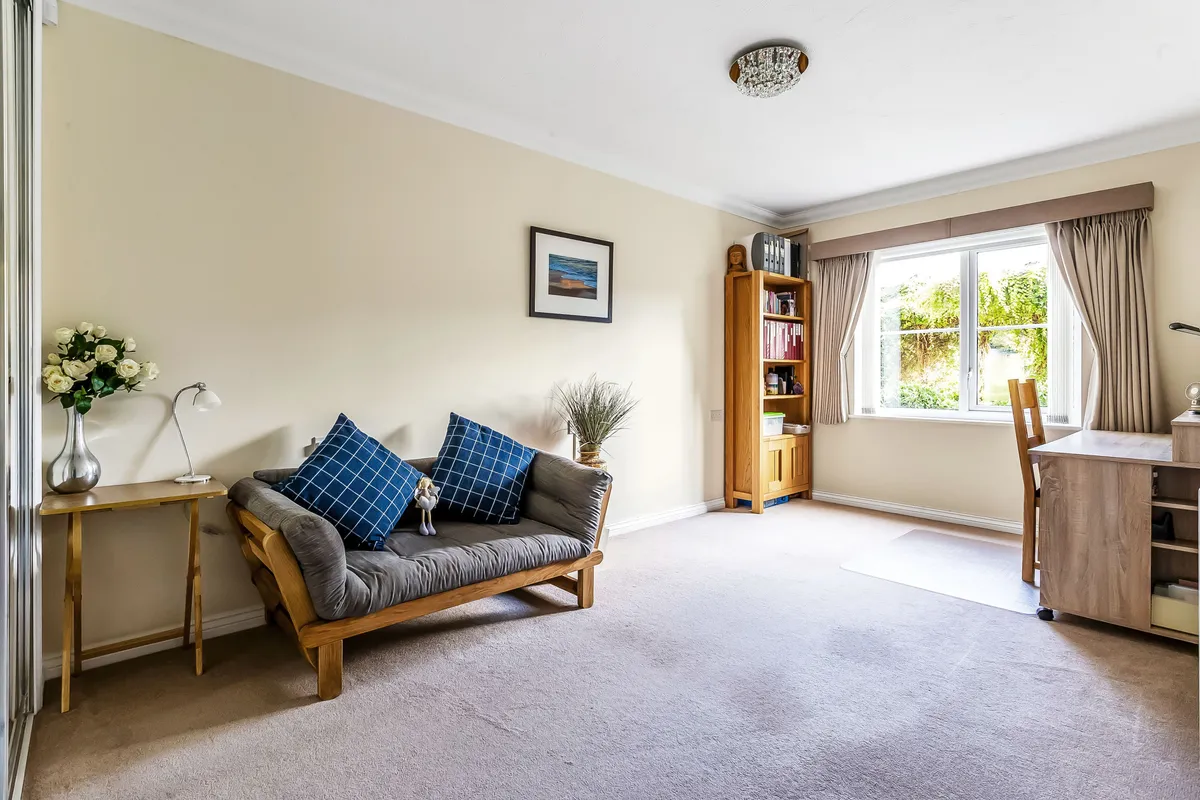 Kingston Avenue, Leatherhead, Surrey, KT22