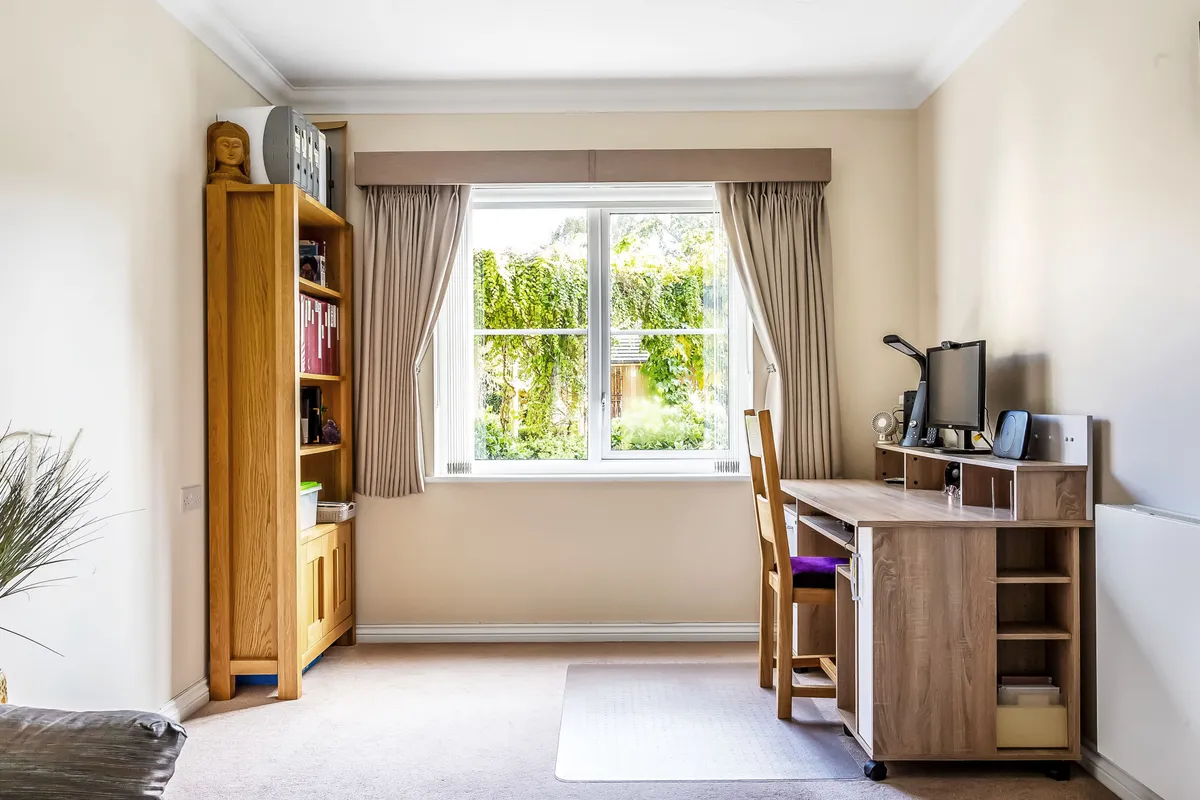Kingston Avenue, Leatherhead, Surrey, KT22