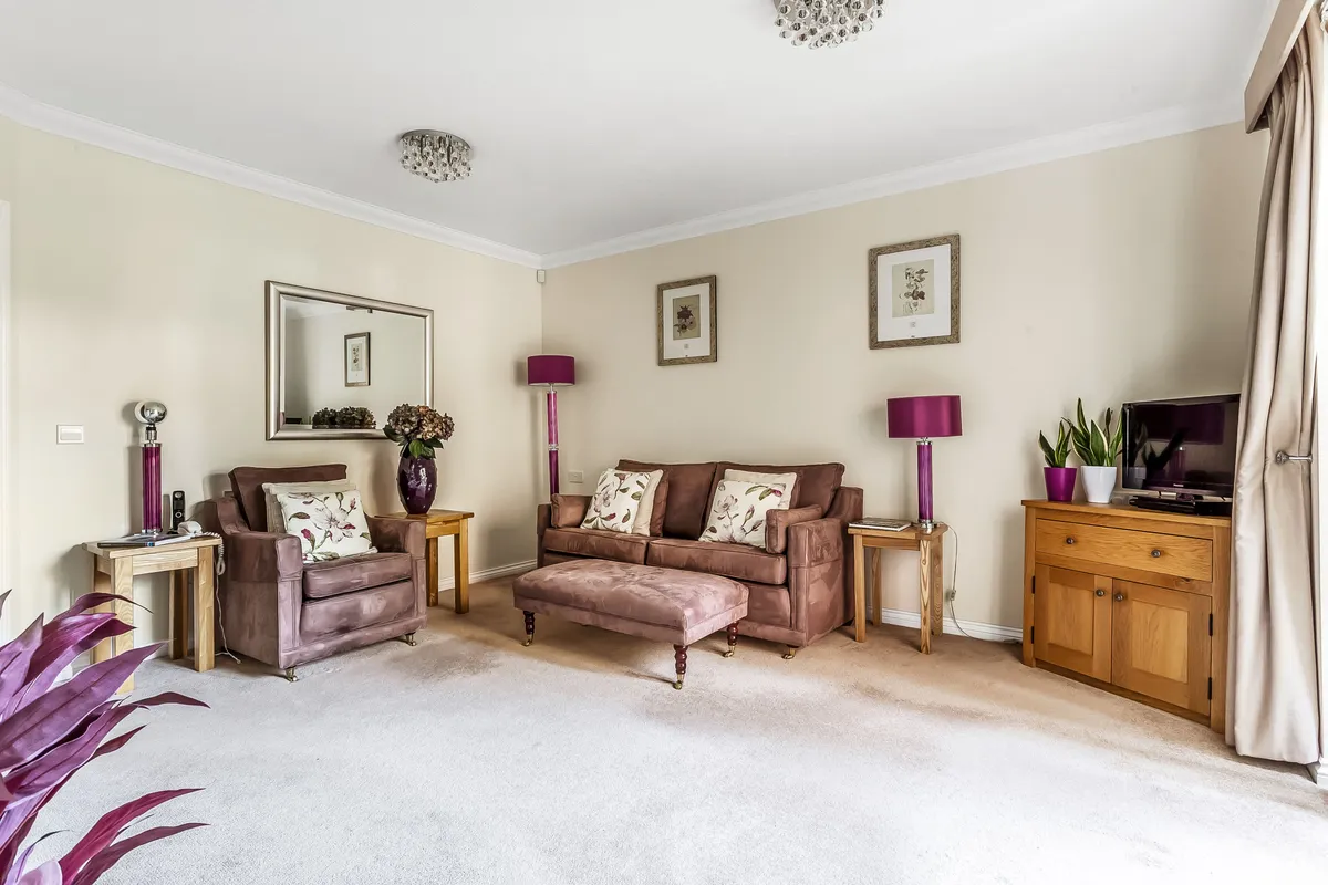 Kingston Avenue, Leatherhead, Surrey, KT22