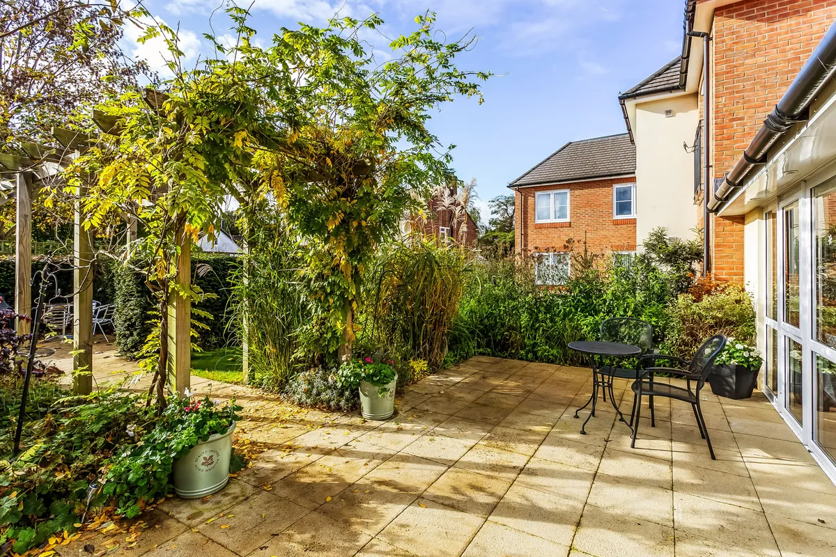 Kingston Avenue, Leatherhead, Surrey, KT22