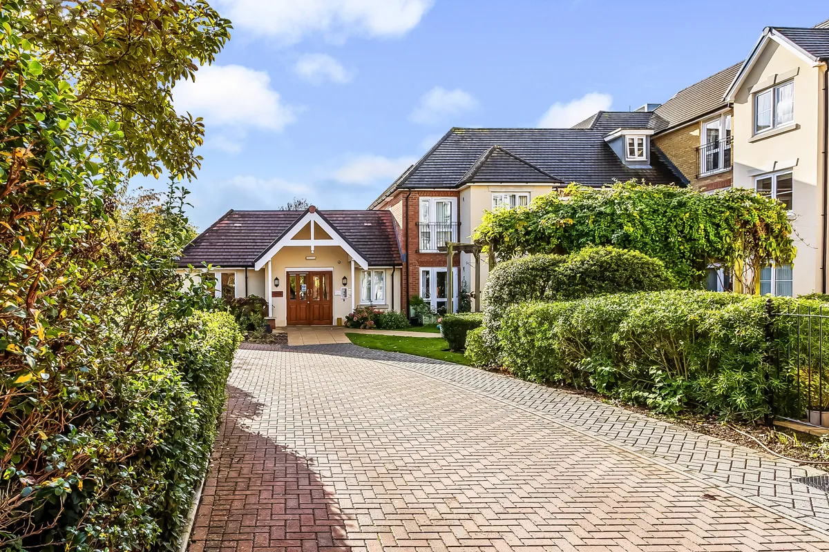 Kingston Avenue, Leatherhead, Surrey, KT22