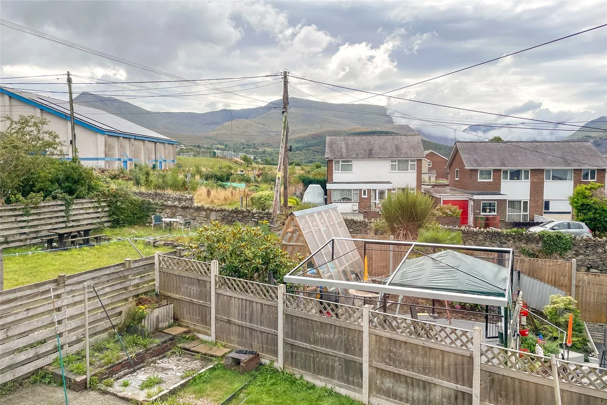 Maes Coetmor, Bethesda, Bangor, Gwynedd, LL57