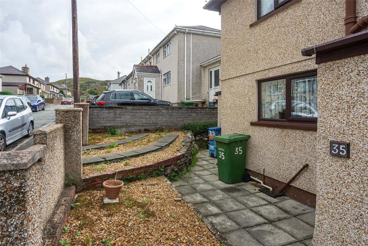 Maes Coetmor, Bethesda, Bangor, Gwynedd, LL57