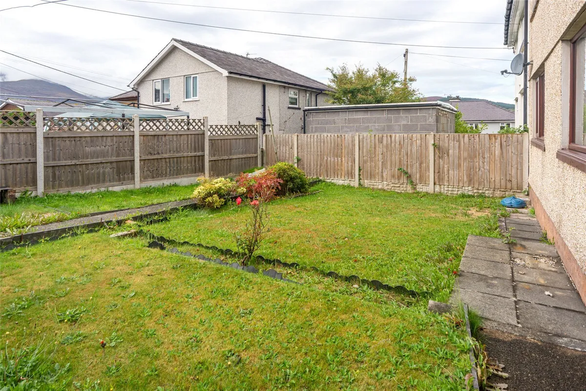 Maes Coetmor, Bethesda, Bangor, Gwynedd, LL57