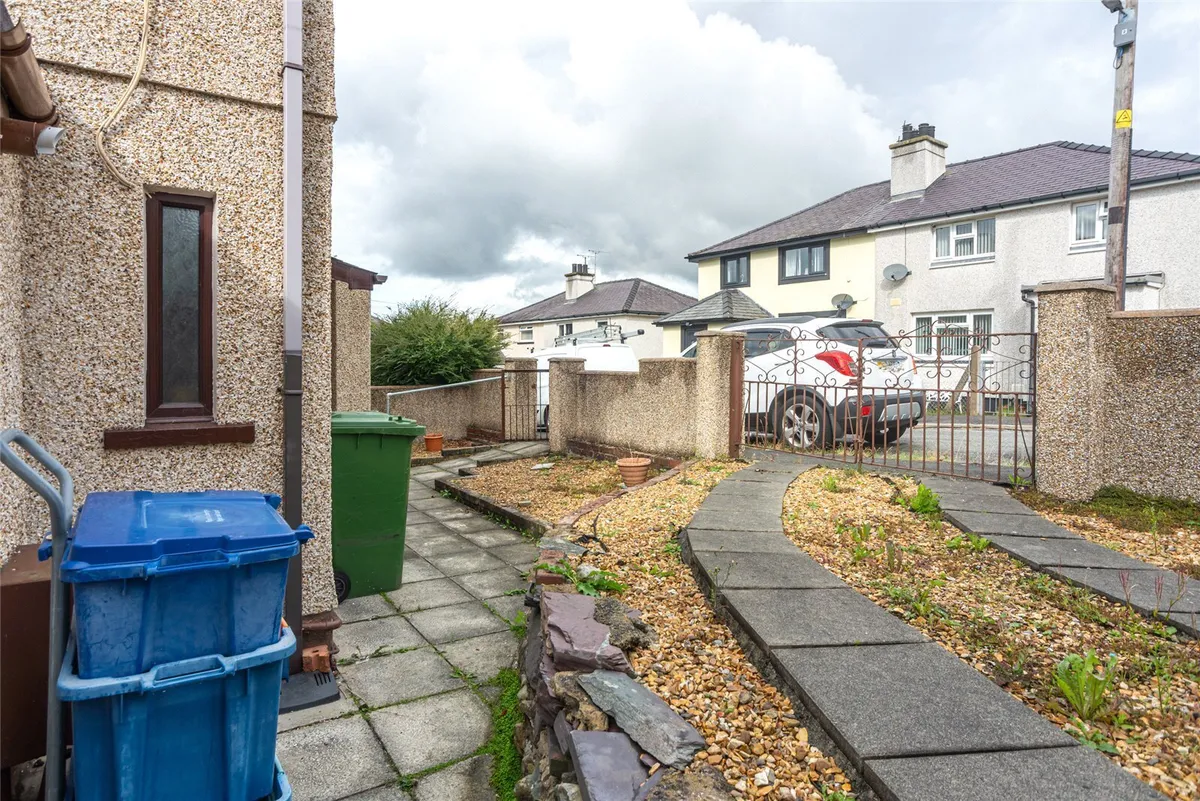 Maes Coetmor, Bethesda, Bangor, Gwynedd, LL57