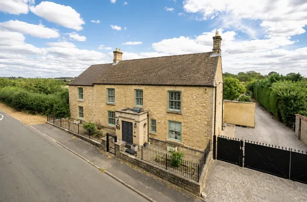 High Street, Tywell, NN14 photo 34