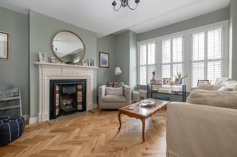Salford Road, London, SW2