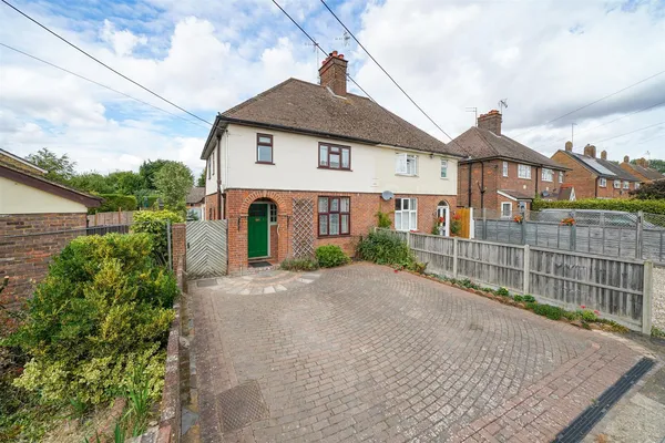 School Lane, Eaton Bray, Bedfordshire, LU6 2DT
