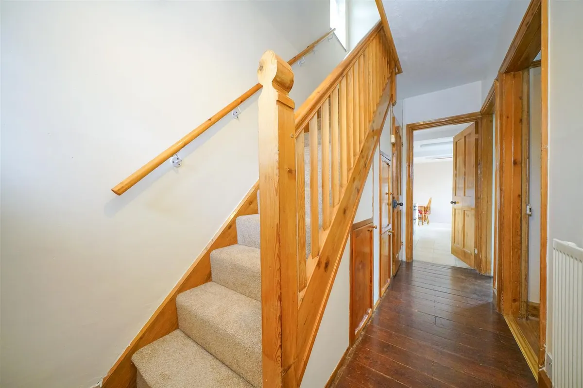 School Lane, Eaton Bray, Bedfordshire, LU6 2DT