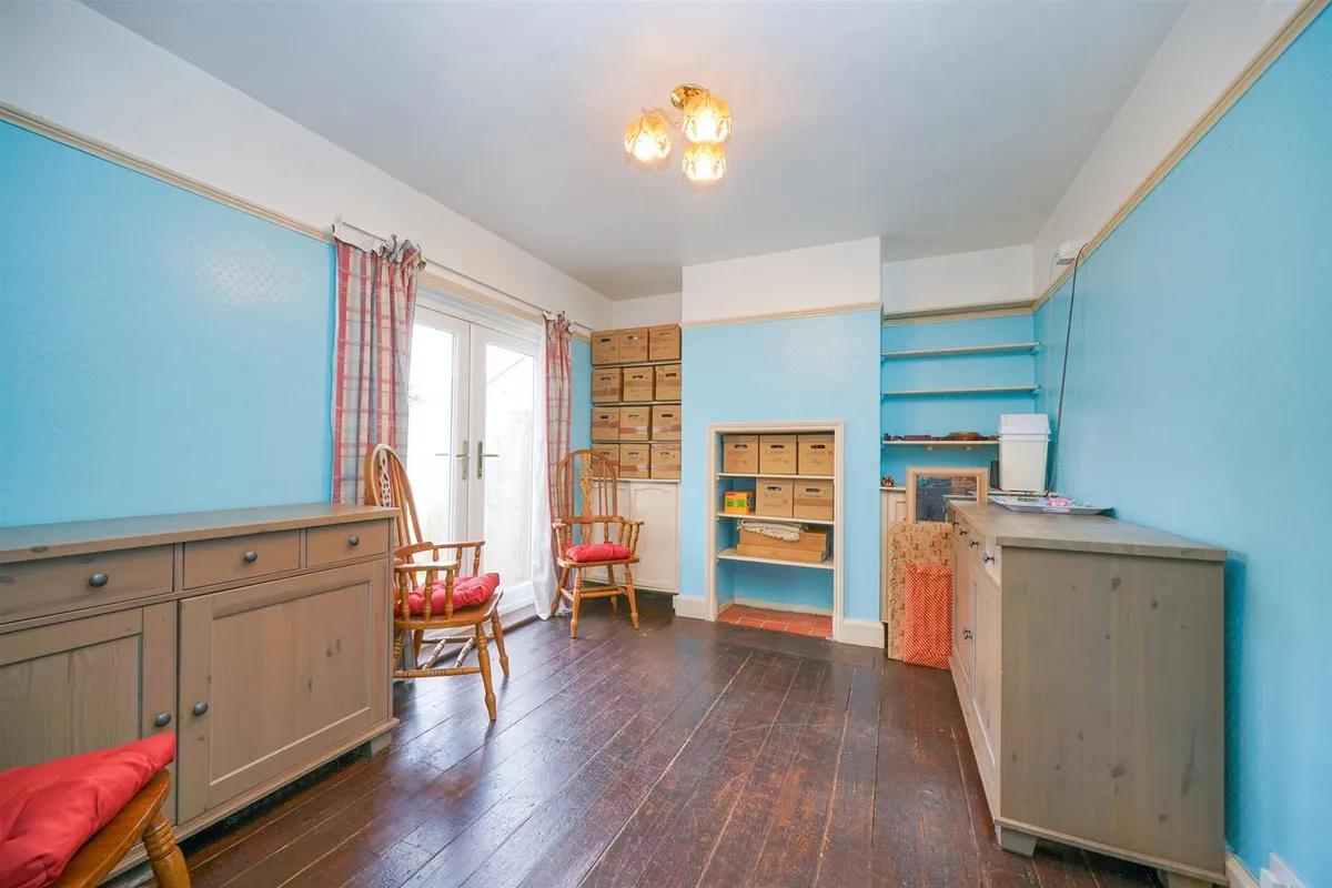 School Lane, Eaton Bray, Bedfordshire, LU6 2DT