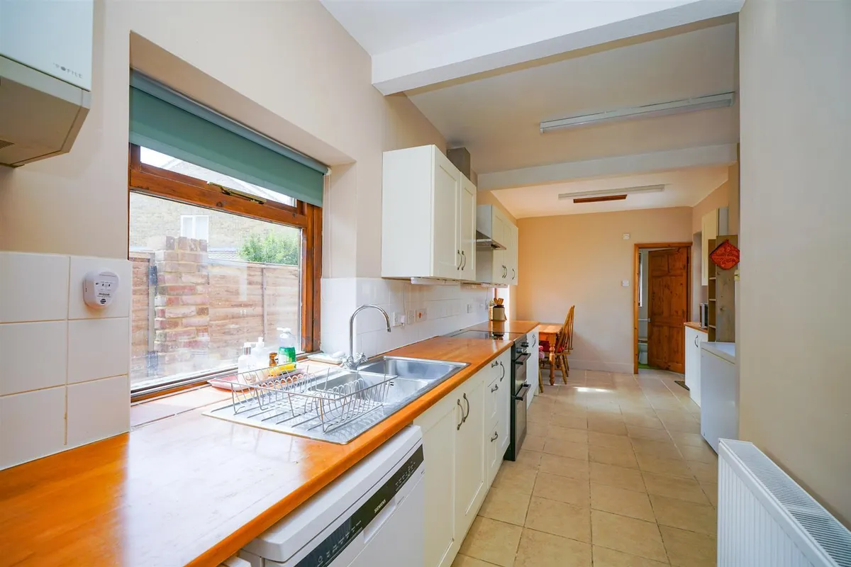 School Lane, Eaton Bray, Bedfordshire, LU6 2DT