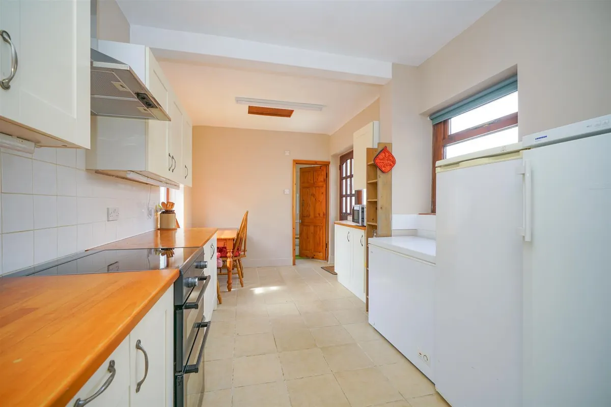 School Lane, Eaton Bray, Bedfordshire, LU6 2DT