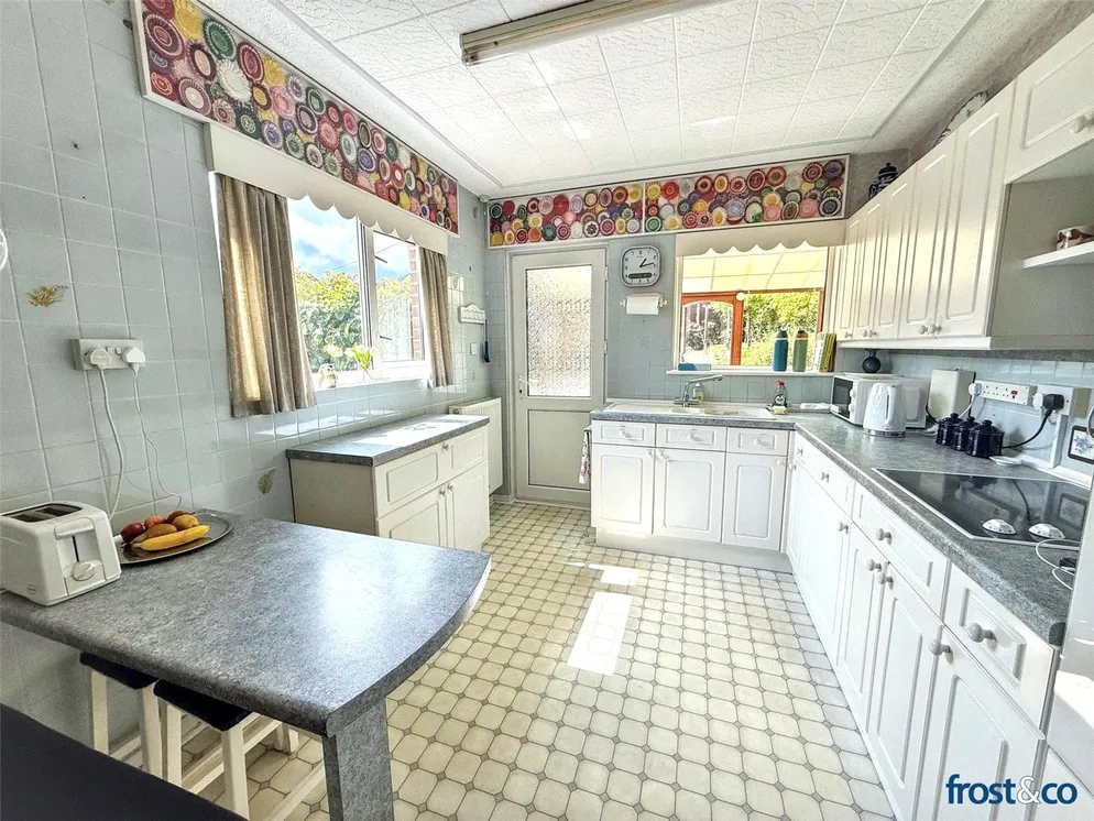 Property carousel item 4