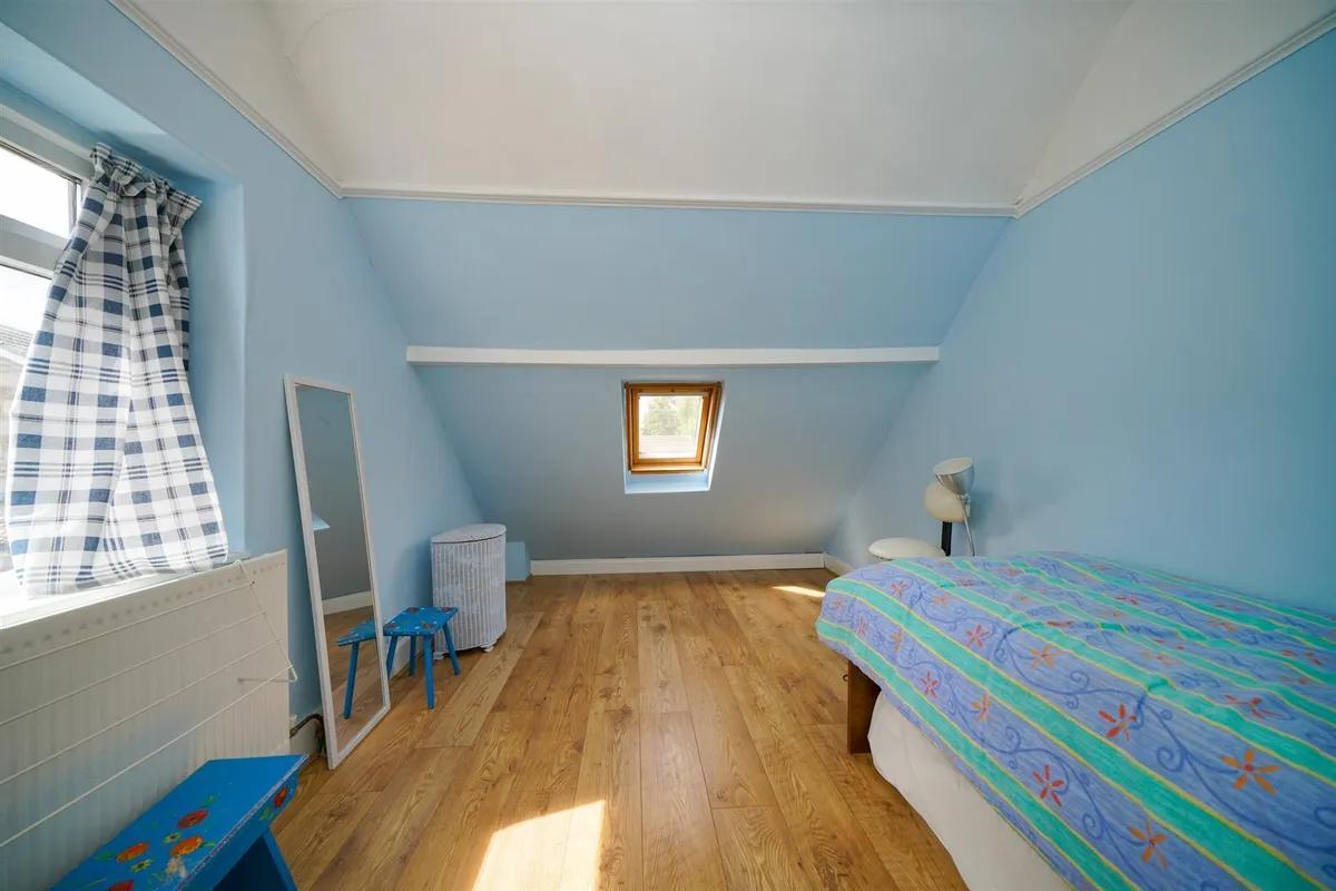 School Lane, Eaton Bray, Bedfordshire, LU6 2DT